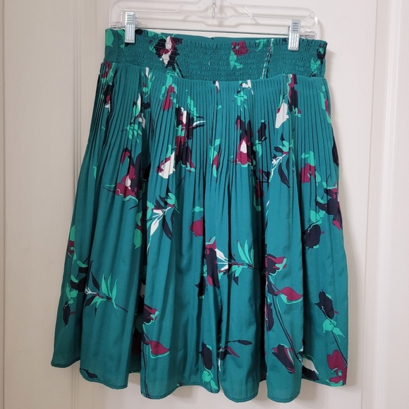 Merona Size M Green with Purple Floral Pattern Accordian Pleated Midi Skirt - Picture 2 of 8